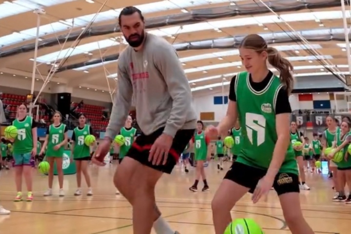 开云登录入口-集美们谁懂啊~ 海王亚当斯训练营里血腥大帽女学员！