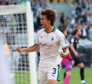 图片报：多特有意门兴中卫板仓滉，转会费预计1200万欧元