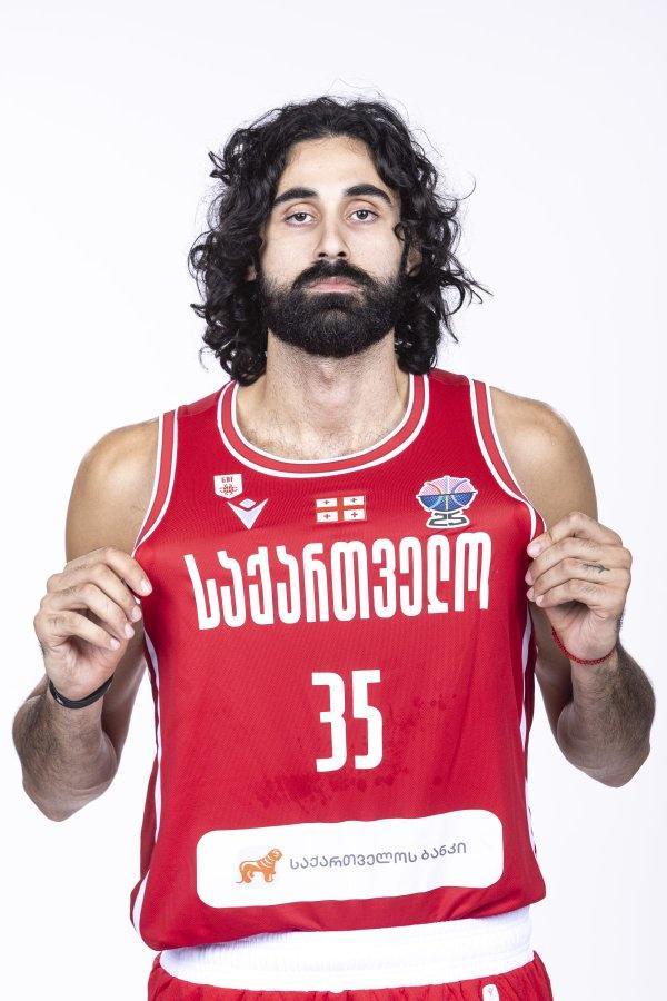 开云网页版中国官网-艺术气息!魔术&格鲁吉亚中锋比塔泽在社交媒体晒出自己的新造型