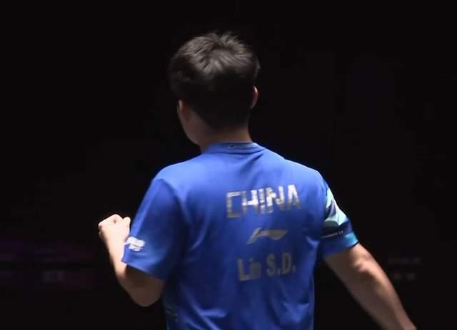开云登录入口-林诗栋横扫吴晙诚晋级8强!一三局压制,第二局拿捏关键分!