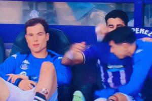 大内讧发生争执后,巴拉多利德球员在替补席拳打队友