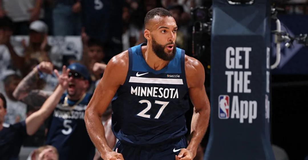 Kaiyun网页版-太离谱了!打26分钟得9分,正负值-38,球迷:DPOY被你弄成了笑话