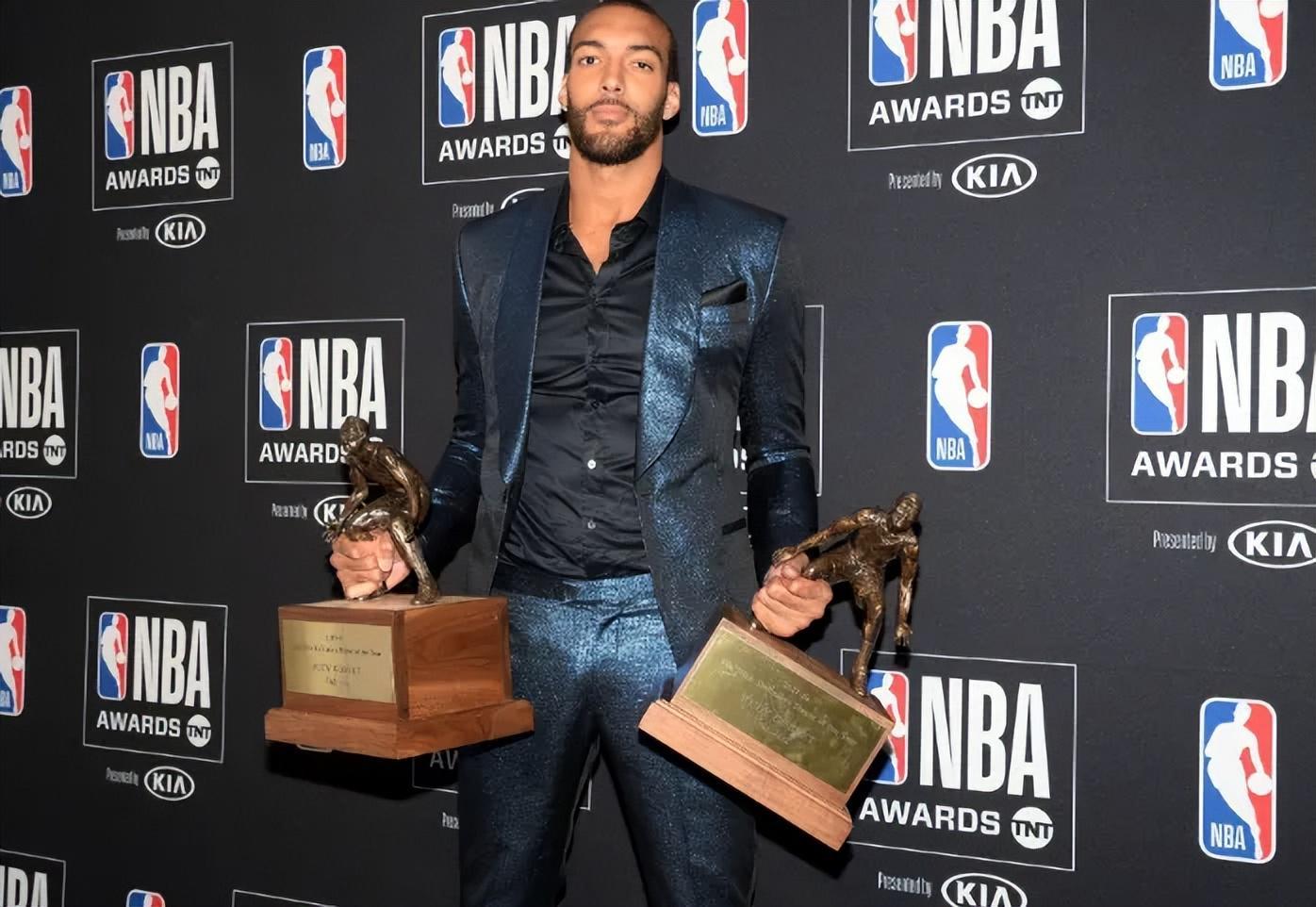 Kaiyun网页版-太离谱了!打26分钟得9分,正负值-38,球迷:DPOY被你弄成了笑话