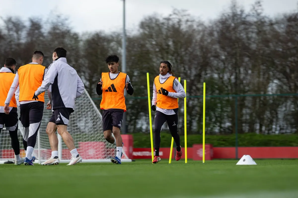 Kaiyun开云中国官网-记者：15岁前锋小将JJ加布里埃尔再次与曼联一线队一同训练