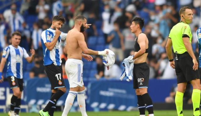 1633302315713021346.jpg Kaiyun中国官网-牌面!武磊和本泽马交换球衣 西班牙人2比1胜皇马