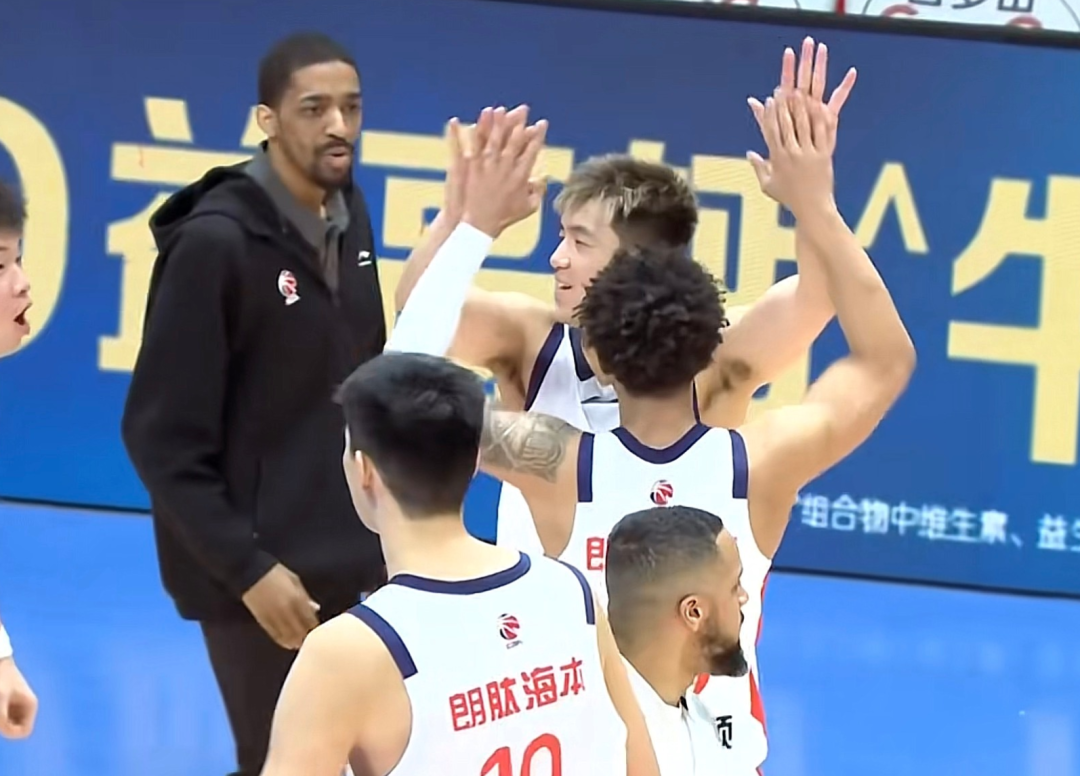 郭艾伦炸了!杨鸣要走了?早干嘛去了…