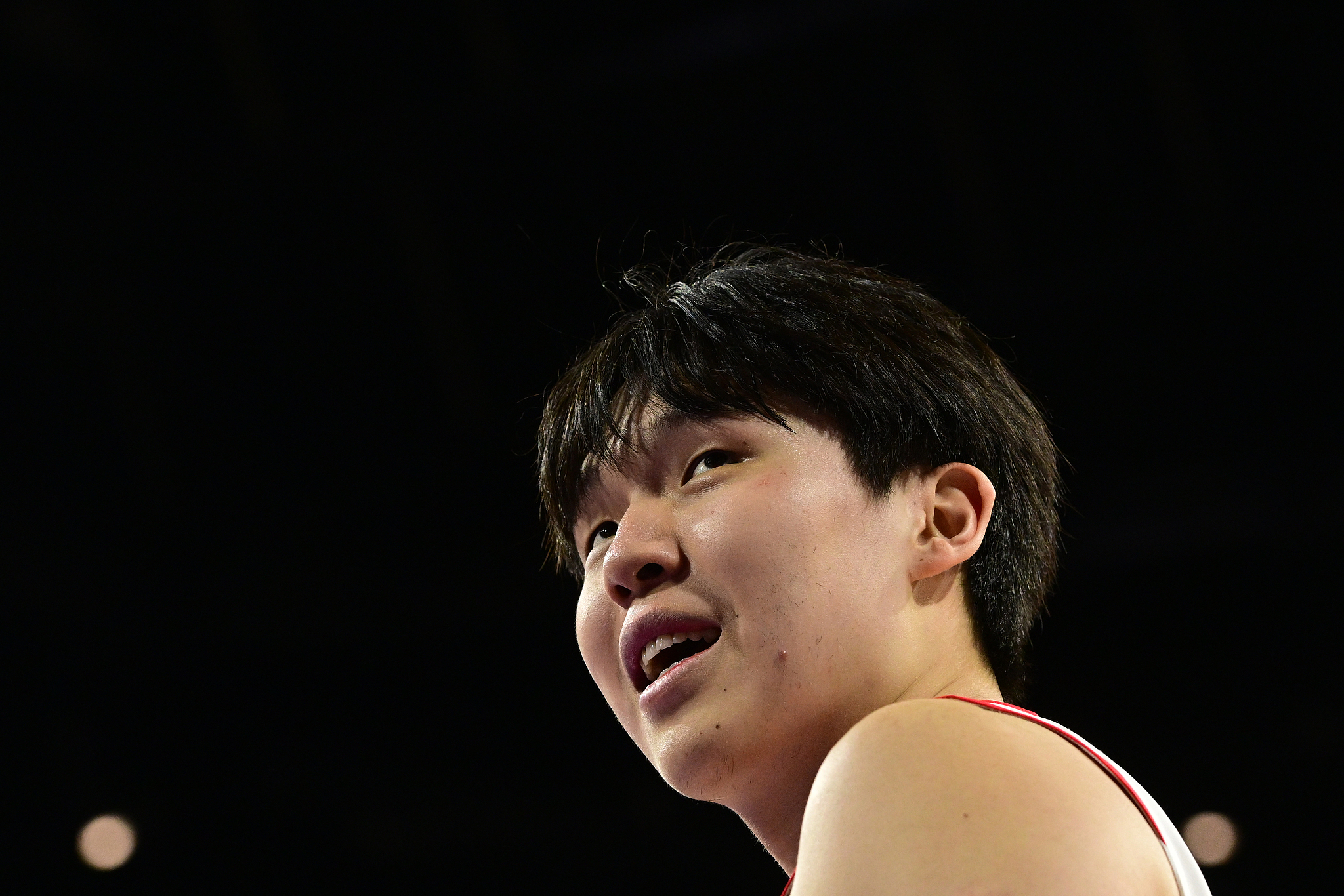 开云登录入口-杨瀚森背靠背出战16分13板2助1帽 混音不敌快船