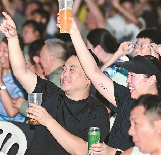 开云登录入口-天下文枢，享受狂欢—— “苏超”让南京另一面破壁而出|足球|江苏省城市足球联赛|江苏足球联赛|球迷|球员_新浪体育_新浪新闻